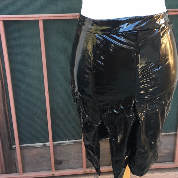 💥SUPER HOT LOOKING💥PVC skirt and top NWT - Picture 5 of 8